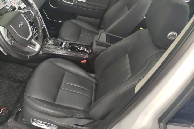 Used Land Rover Discovery Sport 2019 240 PS SE Version China VI Standard
