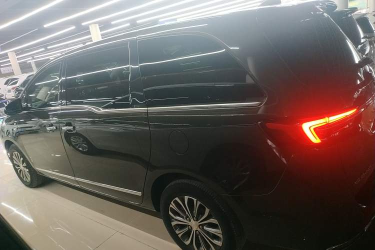 Used Buick GL8 2021 Land Cruiser Executive Class 652T Luxury Model
