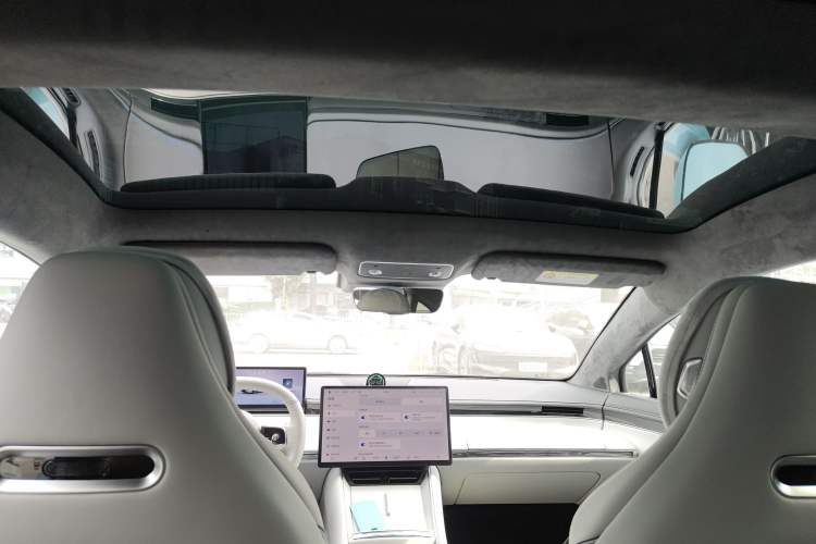 Used Hima Luxeed S7 2025 855 km Max
