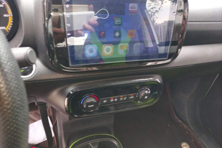 Used Roewe Clever 2021 302 km New Four-Seater Super-Efficient Version
