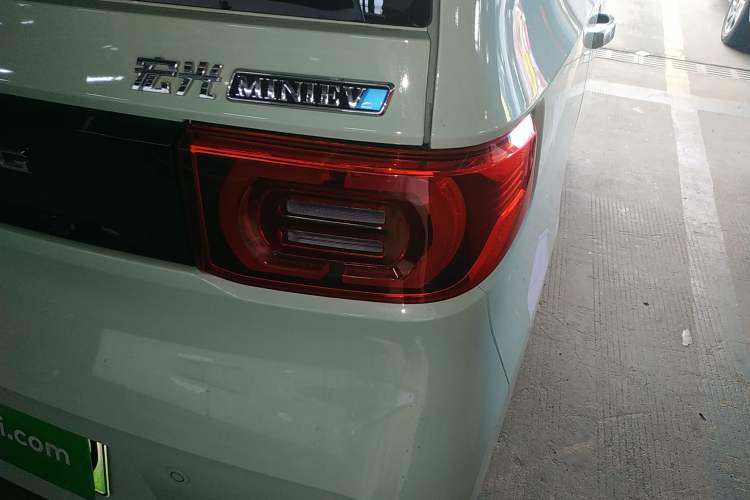 Used Wuling Hongguang MINIEV 2021 Macaron Premium Model – Lithium Iron Phosphate
