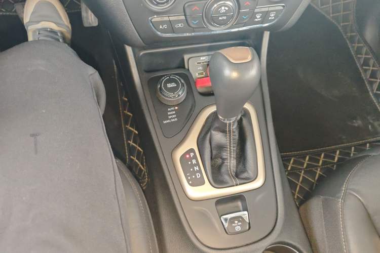 Used  Cherokee 2017 2.4L Professional Smart Edition
