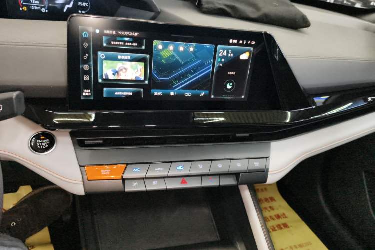 Used Changan UNI-V iDD 2024 Blue Whale Smart Electric iDD 136km ZhiKu Model
