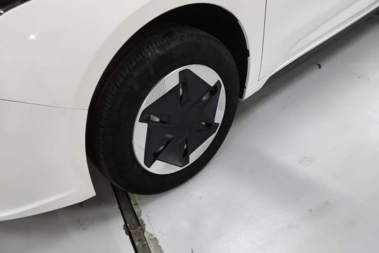 Used Geometry A 2024 410KM Travel Edition