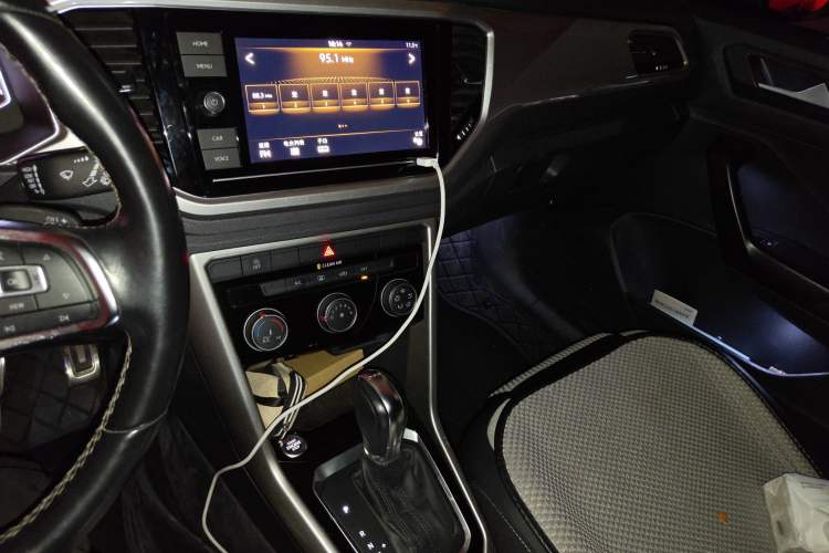 Used Volkswagen T-ROC 2019 280TSI DSG Two-Wheel Drive R-Line Pro
