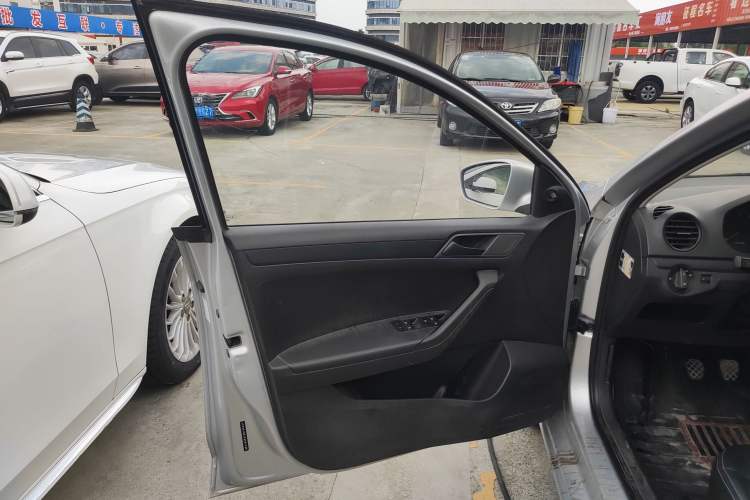 Used Volkswagen Jetta 2013 1.6L Manual Fashion Edition