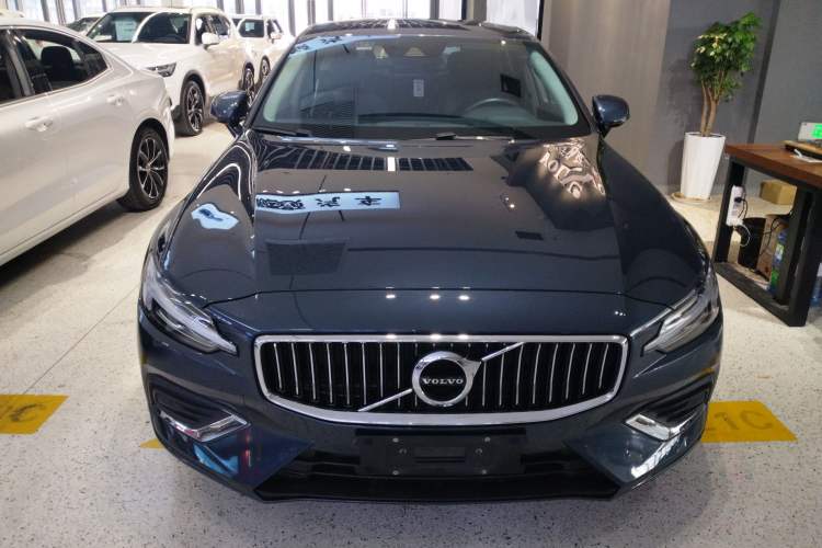 Used Volvo S60 2021 T4 Zhiyi Luxury Edition
