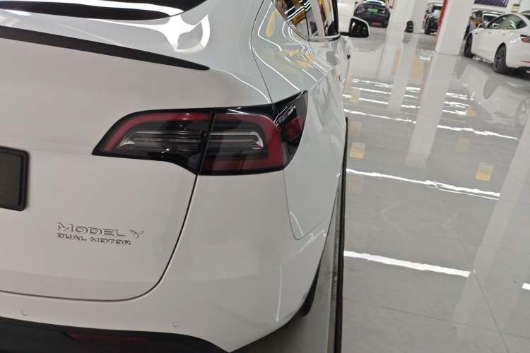 Used Tesla Model Y 2021 Long-Range All-Wheel-Drive Version 3D7