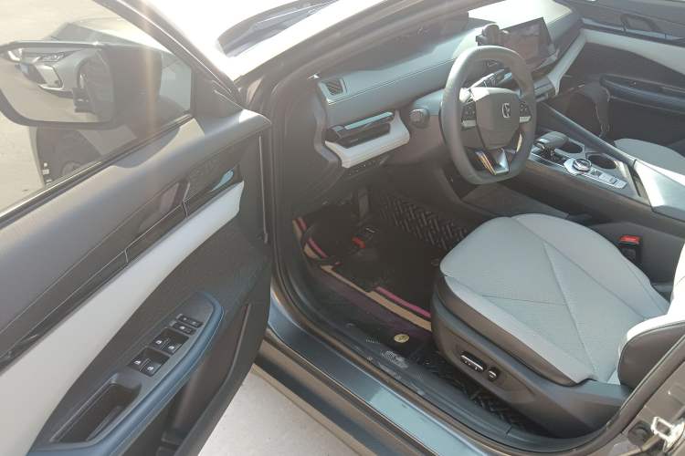 Used Changan UNI-V iDD 2023 Zhidian iDD 1.5T 113km Smart & Fun Version (Rapid Edition)
