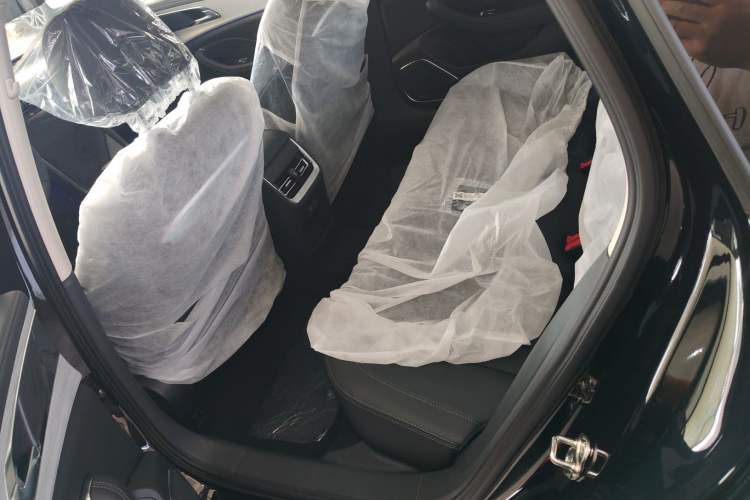 Used Hongqi H5 2025 2.0T Automatic Flag Edition – 500 000 Units Commemorative Version
