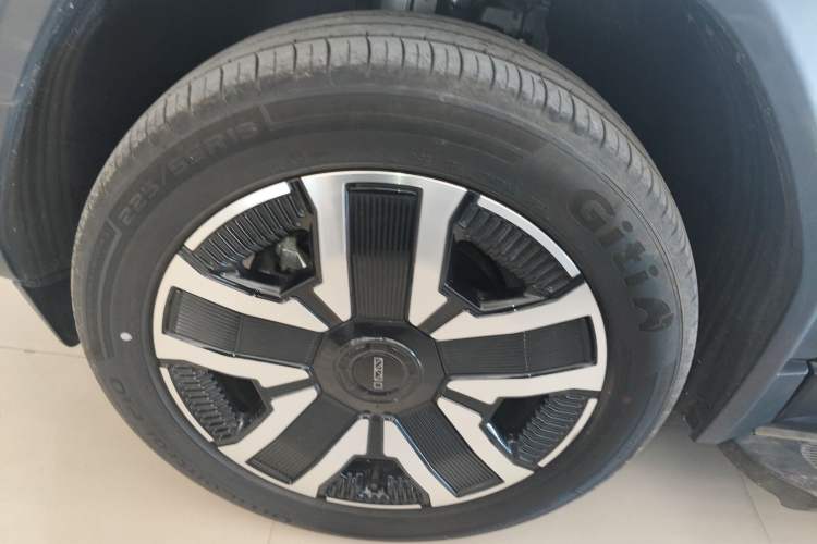 Used  03 2024 501km Four-wheel Drive Long-Range Advanced Version
