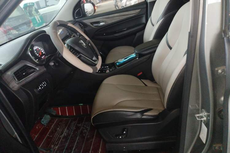 Used Baojun 730 2017 1.5T DCT Flagship Model 7 Seats China V Emission Standard