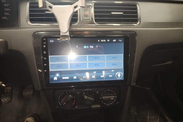 Used Volkswagen Santana 2015 1.6L Manual Fashion Edition
