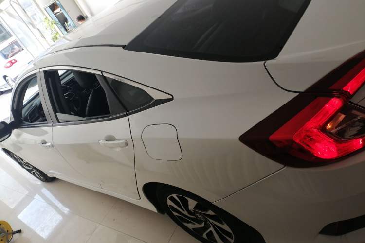 Used Honda Civic 2016 220TURBO CVT Luxury Edition
