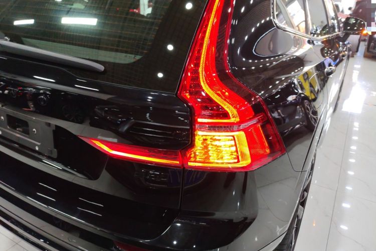 Used Volvo XC60 2025 B5 Four-Wheel Drive Smart & Advanced Midnight Black Edition
