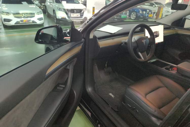 Used Tesla Model Y 2021 Long-Range All-Wheel-Drive Version
