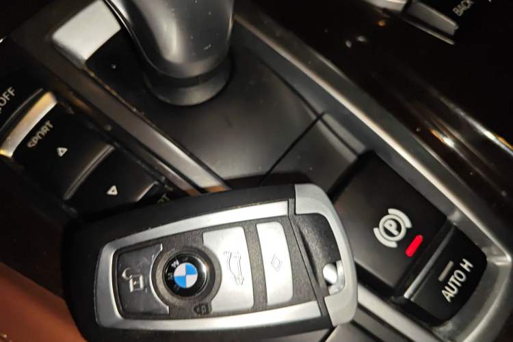 Used BMW 5 Series 2017 525Li Leading Model
