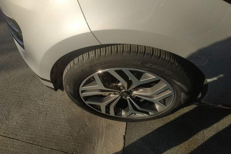 Used Land Rover Range Rover Evoque 2021 Range Rover Velar 249 PS R-Dynamic S Performance Edition
