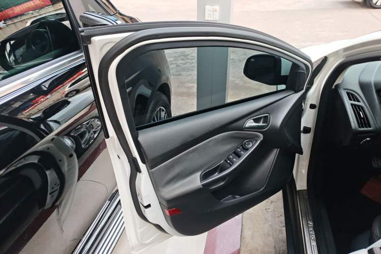 Used Ford Focus 2012 Hatchback 1.6L Automatic Comfort Model
