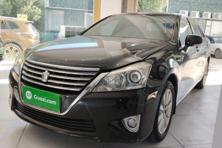 Used Toyota Crown 2012 2.5L Royal Leather Edition
