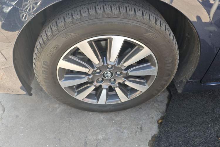 Used Toyota Sienna 2019 3.5L Two-Wheel Drive XLE 7 Seats U.S. Specification
