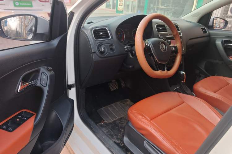 Used Volkswagen Polo 2016 1.6L Automatic Comfort Model
