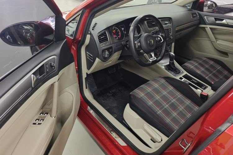 Used Volkswagen Golf 2014 1.4TSI Automatic Luxury Model