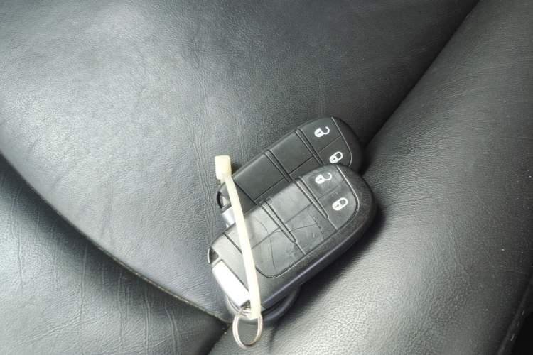 Used Dodge Journey 2013 2.4L Two-Wheel Drive Luxury Version
