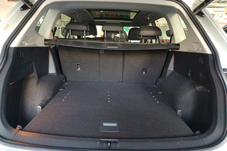 Used Volkswagen Tiguan L 2022 330TSI Automatic Two-Wheel Drive Smart Edition
