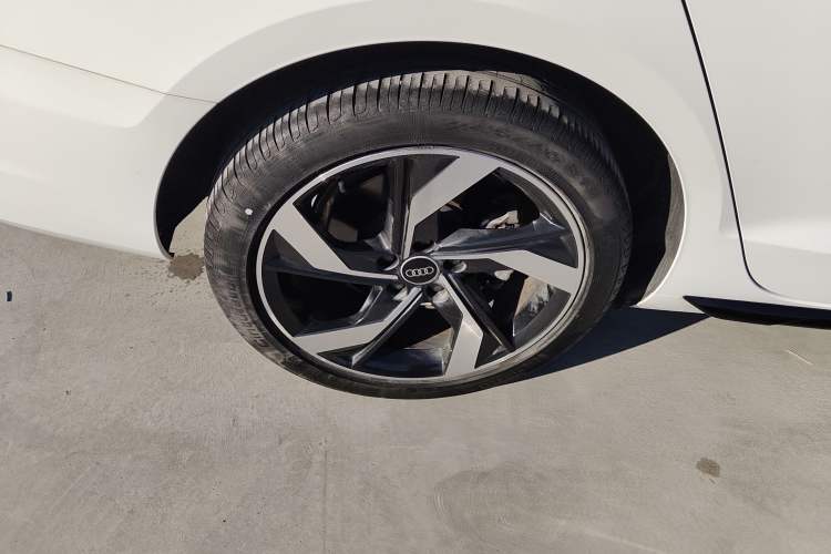 Used Audi A4L 2023 40 TFSI Bang & Olufsen Starry Night Edition
