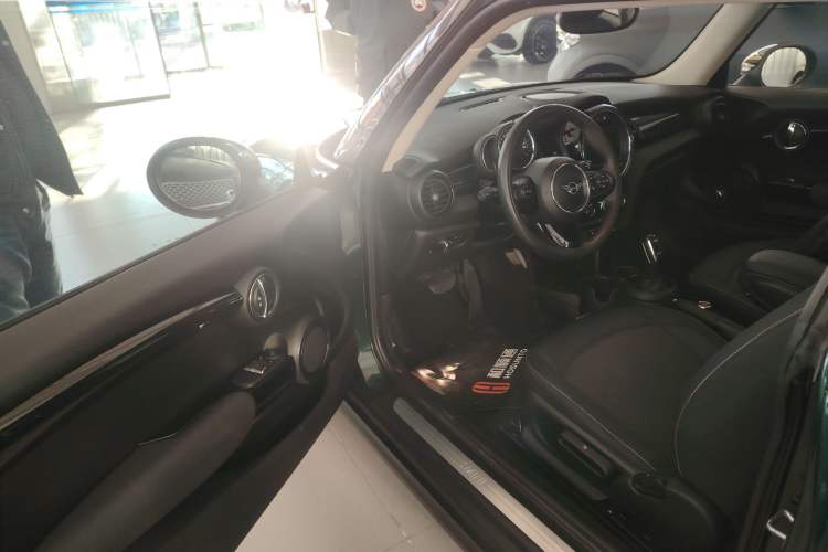 Used  MINI 2019 1.5T ONE PLUS
