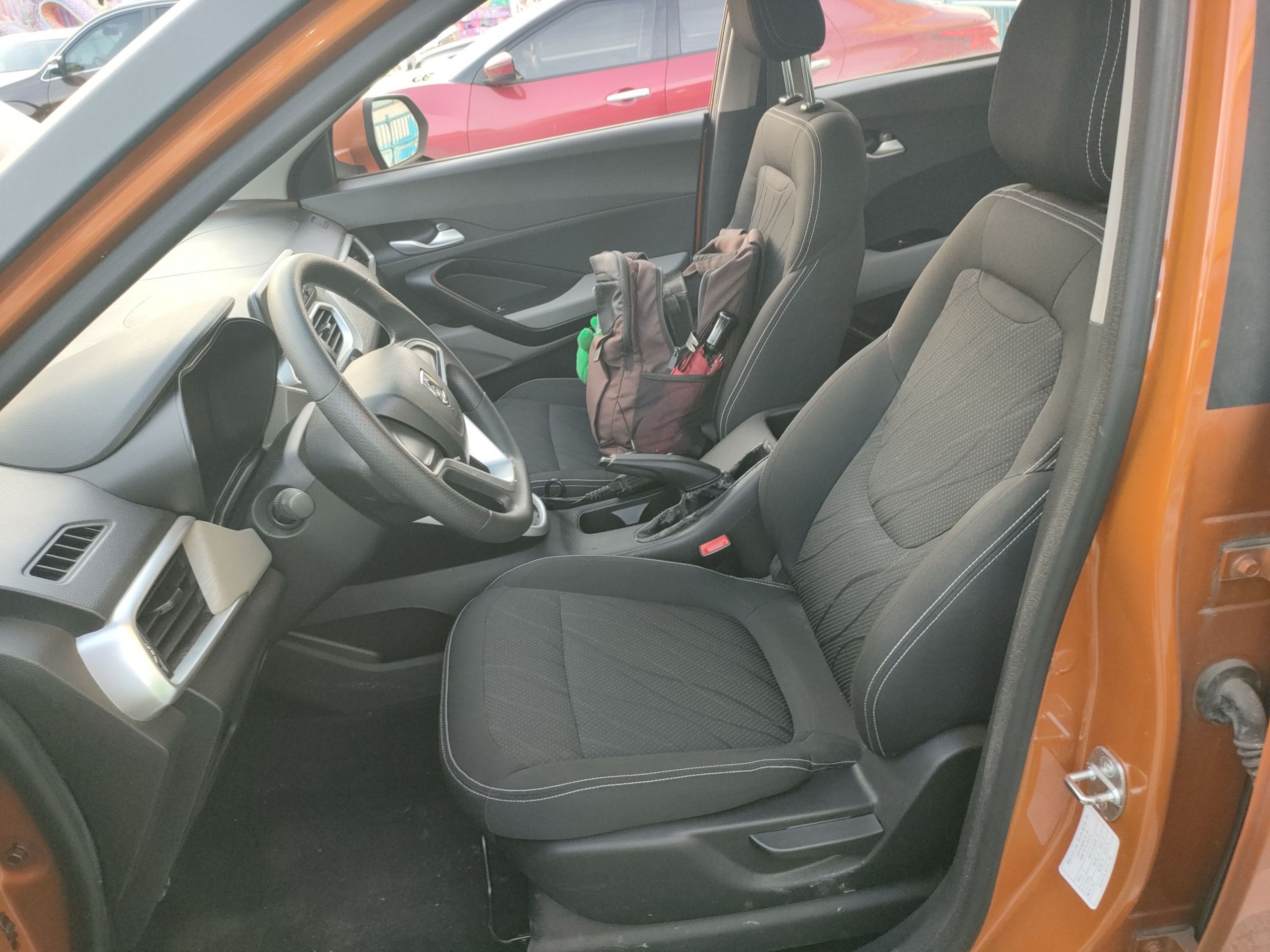 Переднее сиденье в автомобиле