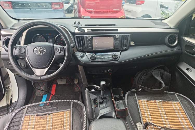 Used Toyota RAV4 2019 2.0L CVT Two-Wheel Drive Fashion X Limited Edition China VI Standard
