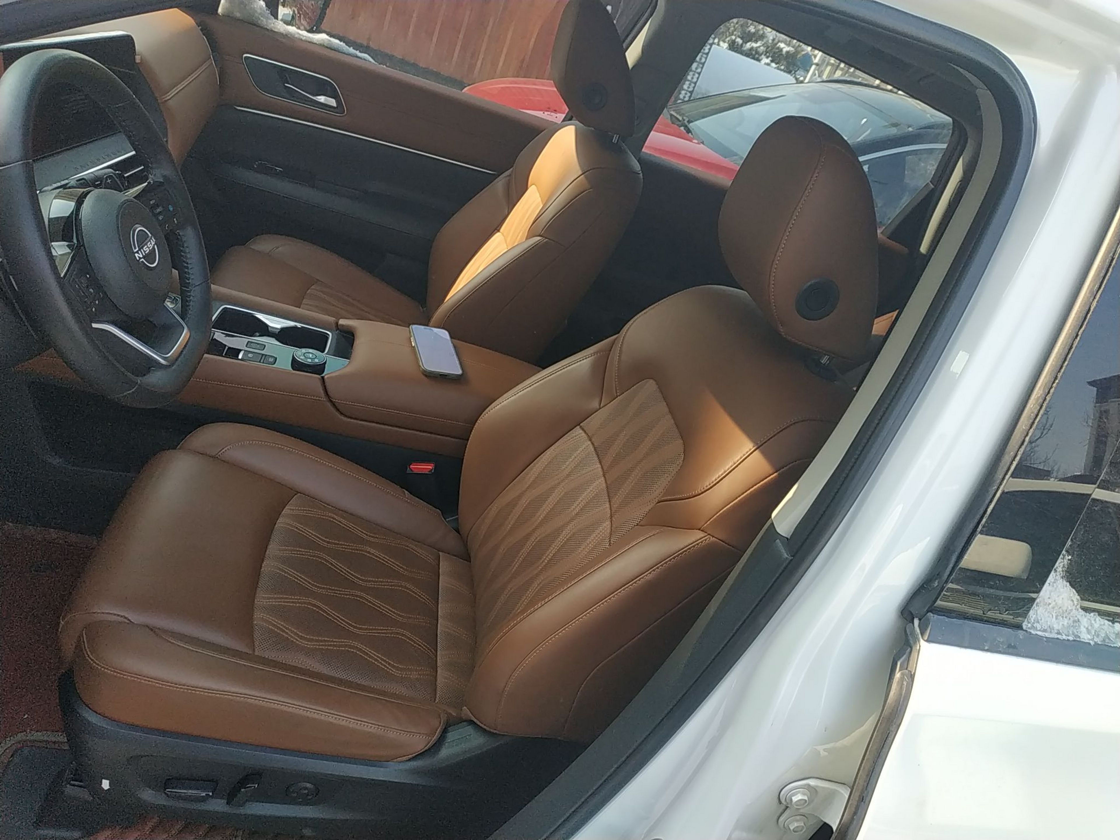 المقاعد الأمامية داخل السيارة