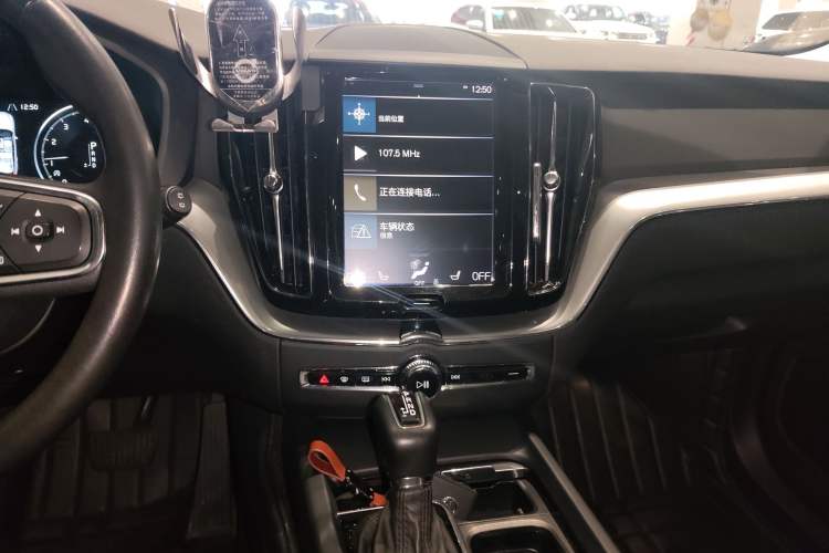 Used Volvo XC60 2019 T5 4x4 Zhiyuan Edition China VI Standard
