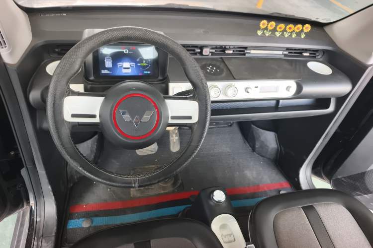 Used Wuling Hongguang MINIEV 2022 GAMEBOY 300km Enthusiast Model with Lithium Iron Phosphate
