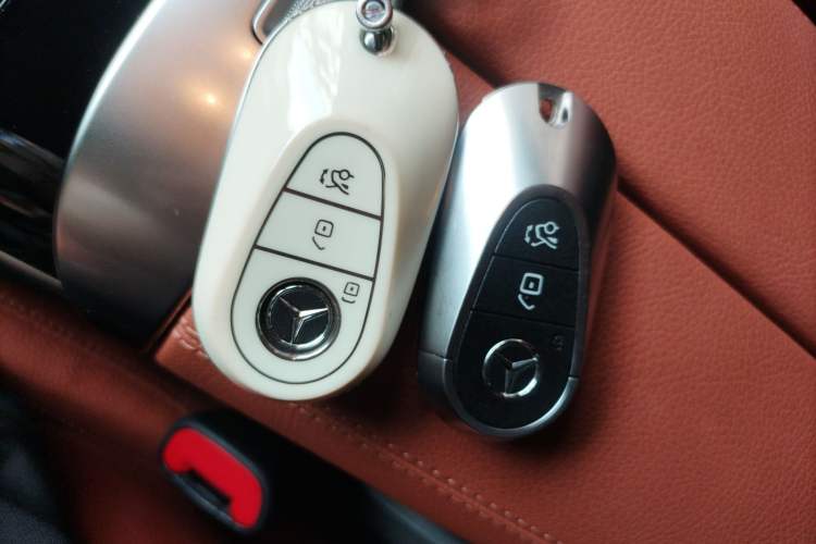 Used Mercedes-Benz GLC 2023 Facelift GLC 260 L 4MATIC Dynamic Version 5 Seats
