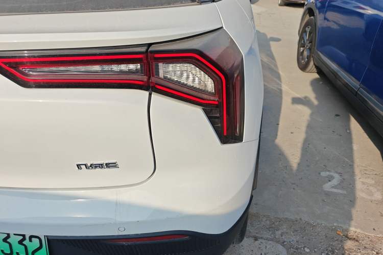 Used Geometry E Firefly 2024 401 km Fluorescent
