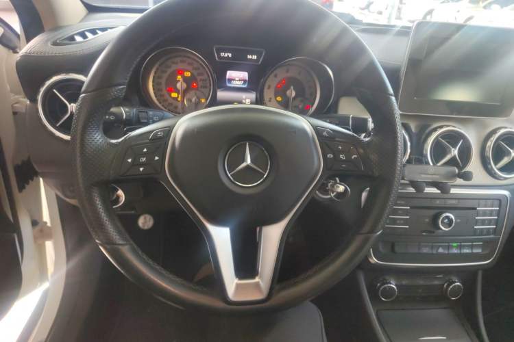 Used Mercedes-Benz GLA 2016 GLA 200 Fashion Model
