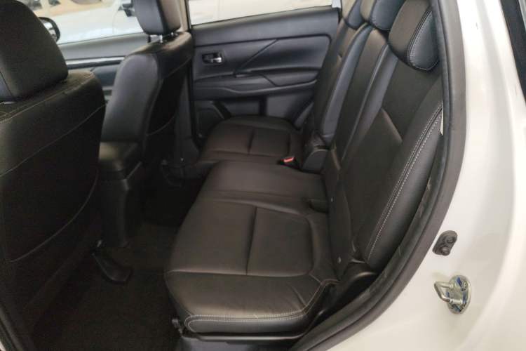 Used Mitsubishi Outlander 2018 2.0L Two-Wheel-Drive Jiale Edition 7-Seater