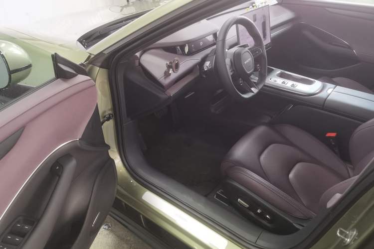 Used  SU7 2024 Rear-Drive Ultra-Long Range Advanced Pro-Level Intelligent Driving Version