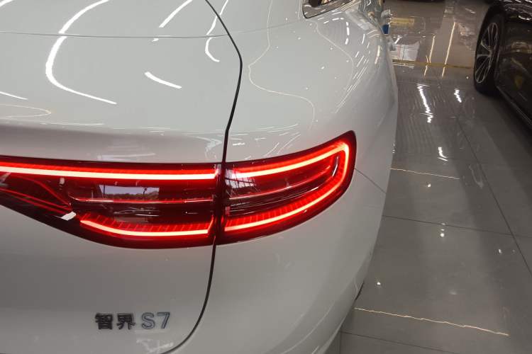 Used Hima Luxeed S7 2024 Pro Model
