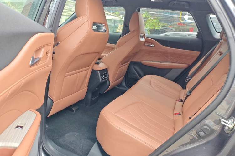 Used Changan UNI-Z New Energy 2024 Blue Whale Smart Electric iDD 125km Beyond Edition
