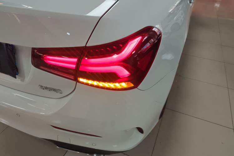 Used Mercedes-Benz A-Class 2022 Second Facelift A 200 L Sport Sedan Fashion Version
