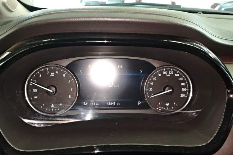 Used Buick GL8 2021 Land Cruiser Executive 652T Premium Model
