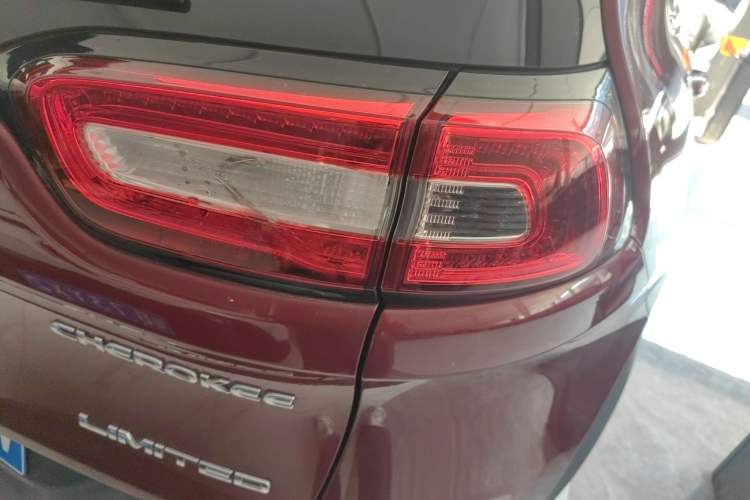 Used  Cherokee 2017 2.0L Superior Edition