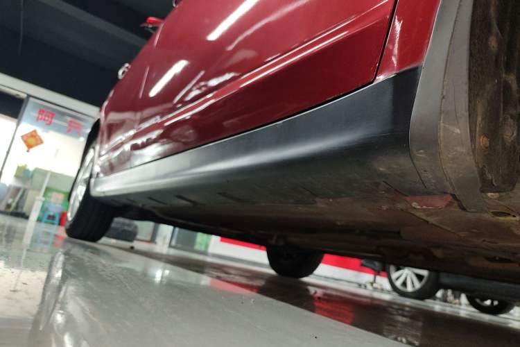 Used Venucia R50 2015 1.6L Automatic Fashion Edition
