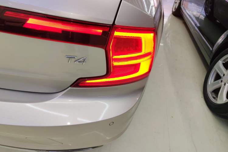 Used Volvo S90 2018 T4 Zhiyi Edition
