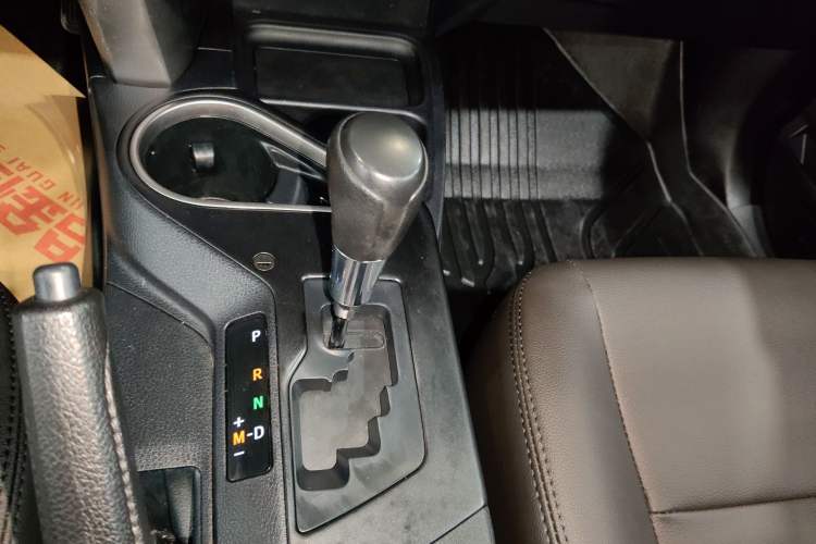 Used Toyota RAV4 2019 2.0L CVT Two-Wheel Drive Luxury Version China VI Standard