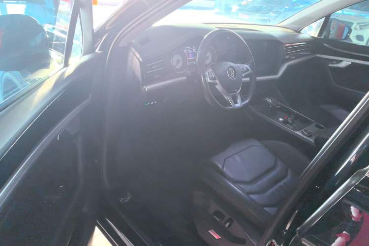 Used Volkswagen Touareg 2019 2.0 TSI Flagship Edition China VI